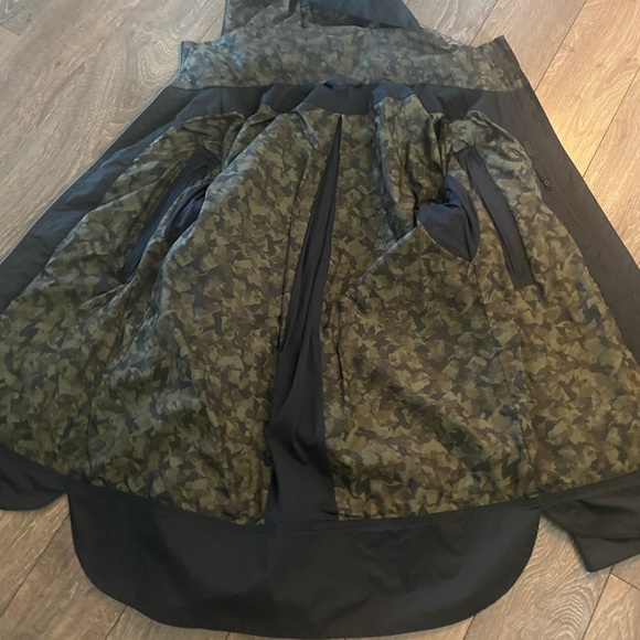 Lululemon fo drizzle/rain supreme jacket - Picture 3 of 4
